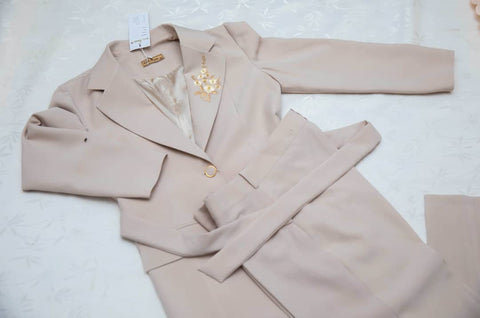 Tailleur Femme Beige Élégant – Taille 38 – Chic Naturel